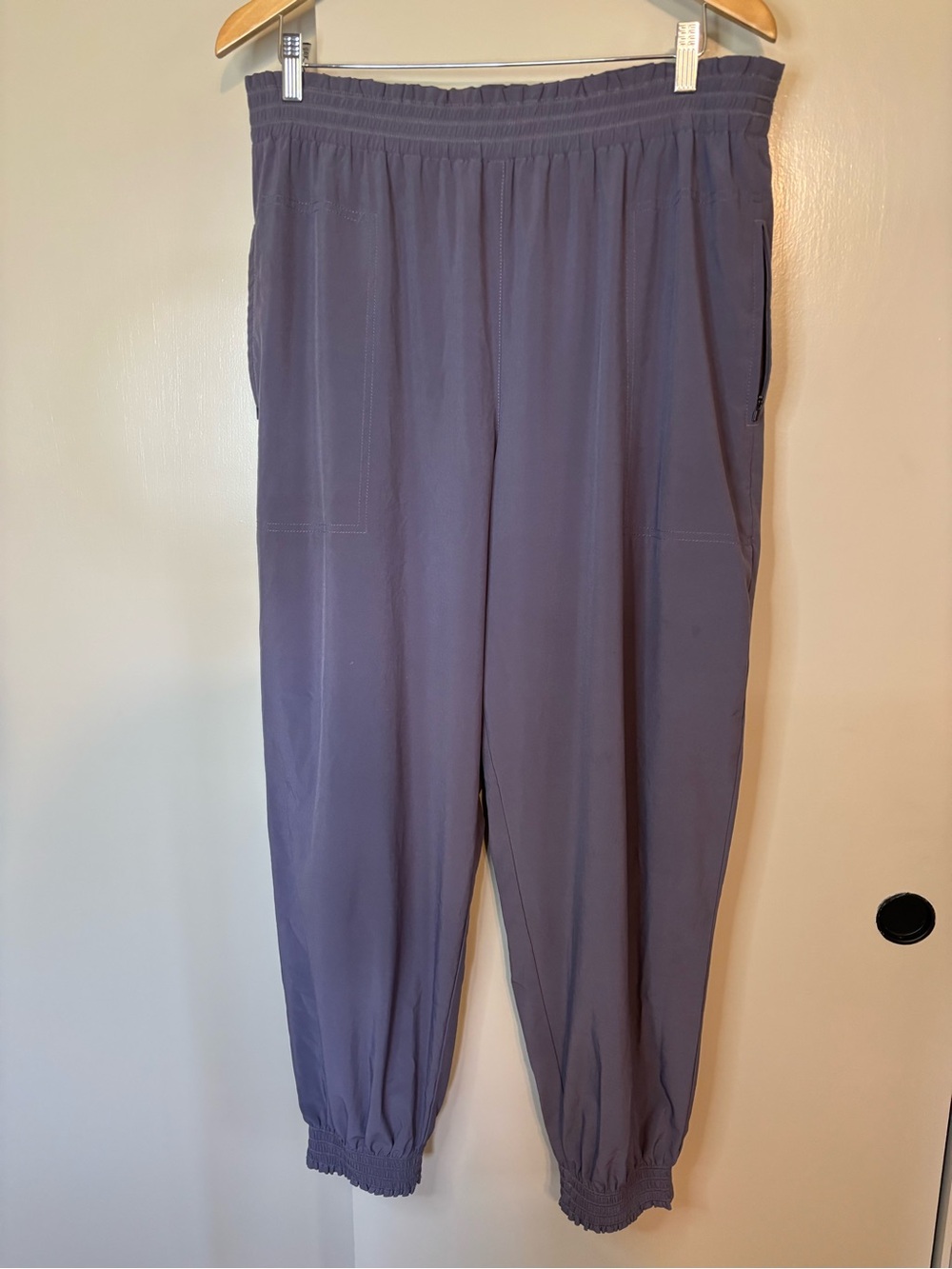 Athleta Dusty Lavender Elastic-Waist Joggers Size 16 in Great Condition